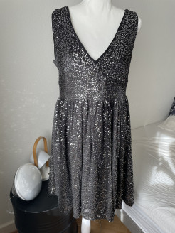 Lined sequin dress. Size 38