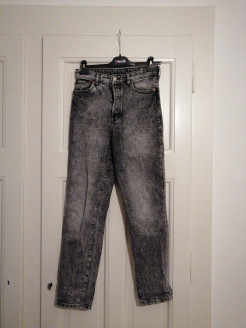 Mom Jeans in verwaschenem Grau