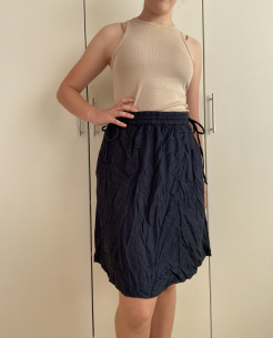Mid-length skirt in navy blue