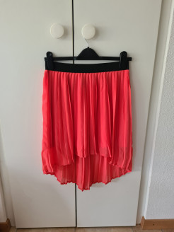 Pink pleated skirt