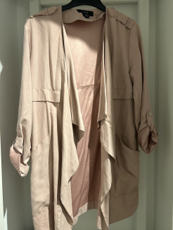 Lightweight trench coat