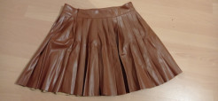 Pleated skirt