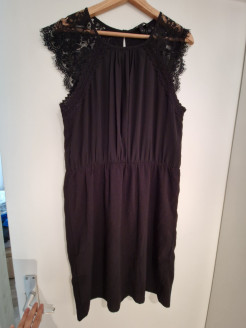 Kleid schwarz mit Spitze