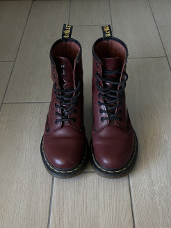 Dr. Martens Bordeaux boots (Size 37)