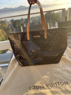 LOUIS VUITTON Monogram Vernis Bellevue GM Tote Bag