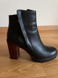 Minelli black and burgundy heels