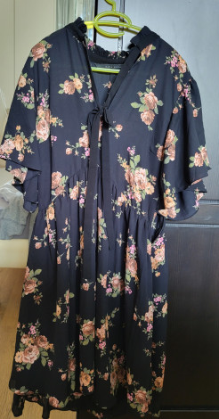 Robe courte à fleurs Zara