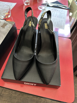 Schwarze Schuhe mit Absätzen DKNY