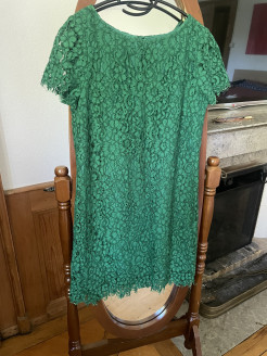 Robe verte à dentelle