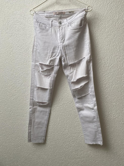 Jeans blanc déchiré taille 36