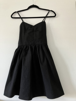 Black dress, adjustable straps