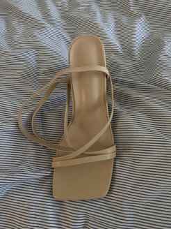 Beige heel