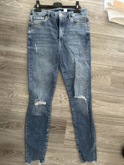 Blaue Skinny-Jeans mit hoher Taille