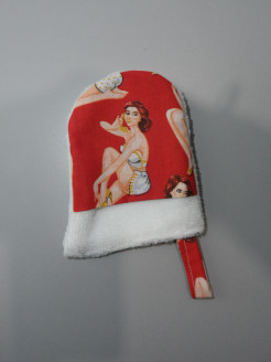 Make-up remover glove: pin-up red / white