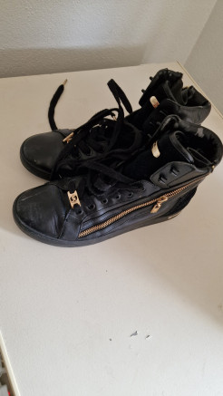 MK high top shoe