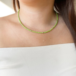 Green necklace with pearls