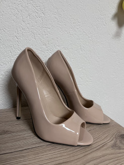 Light pink pumps