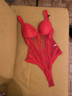 New red lingerie (75C)