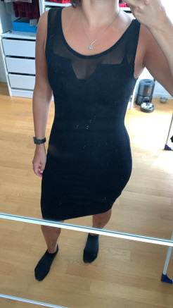 Eng anliegendes Abendkleid