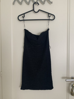 Kurzes schwarzes Kleid