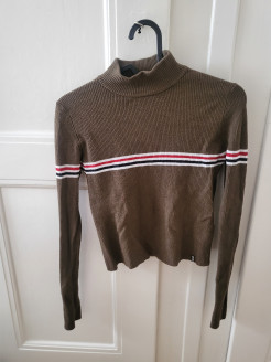 Long-sleeved turtleneck jumper