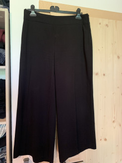 Wide-leg trousers