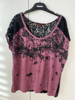 Pretty t-shirt with pearls and lace