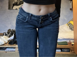 Jeans mit niedriger Taille dunkel y2k