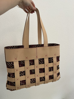Shopping bag in woven leather and checkered fabric