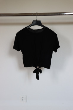 Black T-shirt with bow