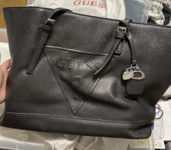 Guess Schultertasche schwarz