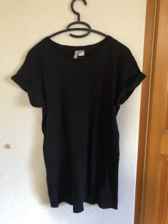 Schwarzes langes T-Shirt