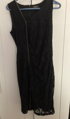 Halblanges Morgan-Kleid mit schwarzer Spitze
