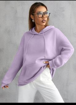 Pull à capuche lilas avec papillon