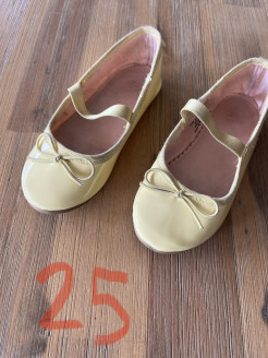 Gelbe Lackballerinas Größe. 25