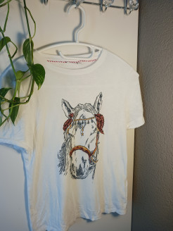 White T-shirt, embroidery / horse print, name it