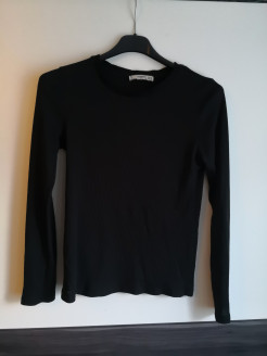 Schwarzer Pullover mit langen Ärmeln Größe S