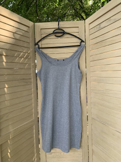 Tight-fitting grey dress
