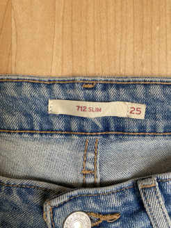 Jean Levi’s taille 25