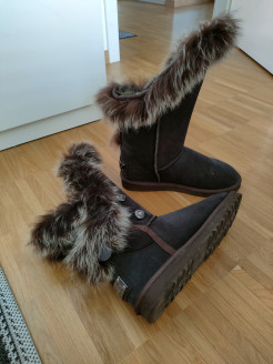 Fur-lined boots