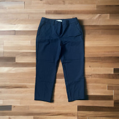 Three-quarter length trousers