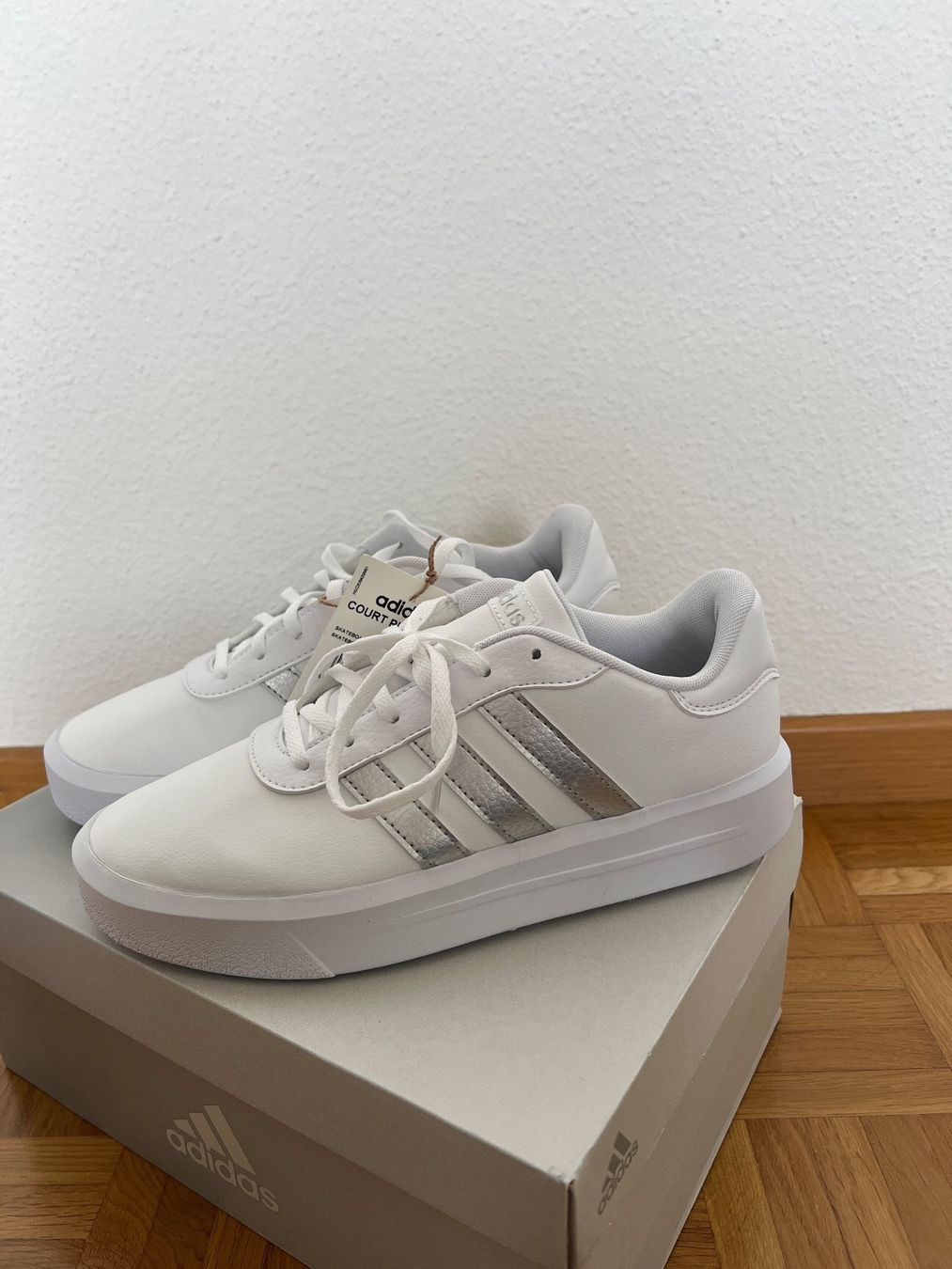 ADIDAS COURT PLATFORM 39 1/3 NEUE