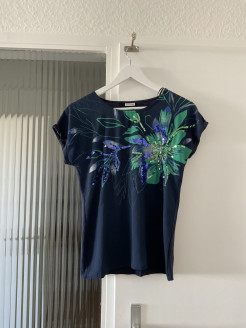 Navy blue flower T-shirt