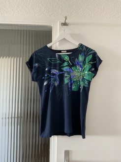 T-shirt bleu marine fleur