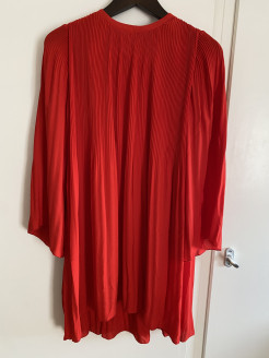 Loose-fitting red dress