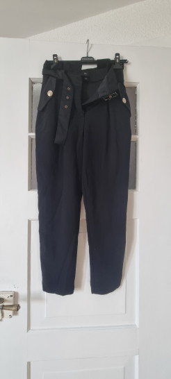 Black trousers with pockets