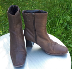 Brown heeled ankle boot size 39 (without leather)