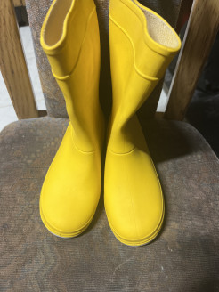 Rain boots worn 1x