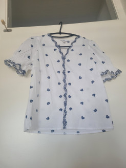 White blouse with blue flower embroidery la redoute Size 36