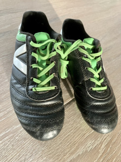 Victory football boot size 33